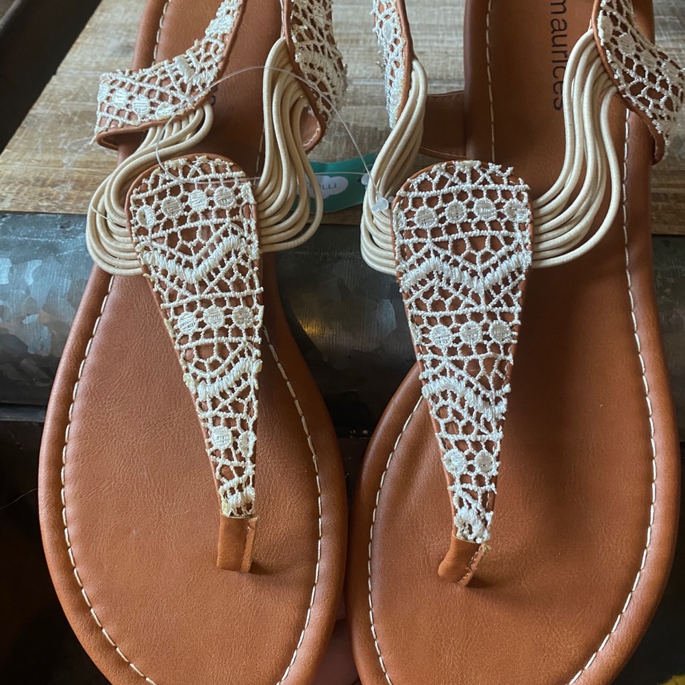 NWT Maurices crochet sandals